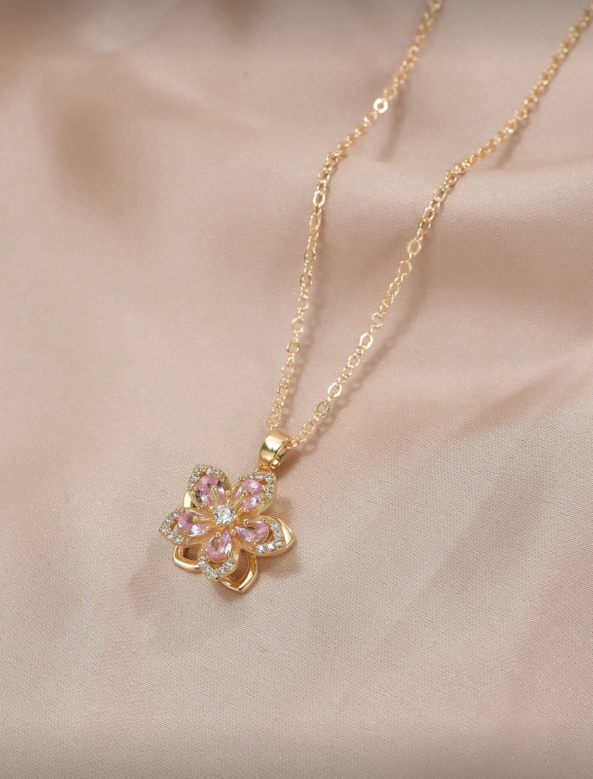 Collar Flor giratorio 🌸