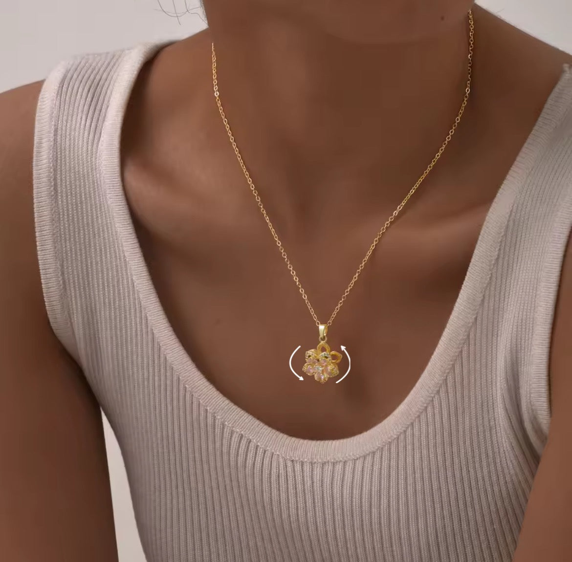 Collar Flor giratorio 🌸