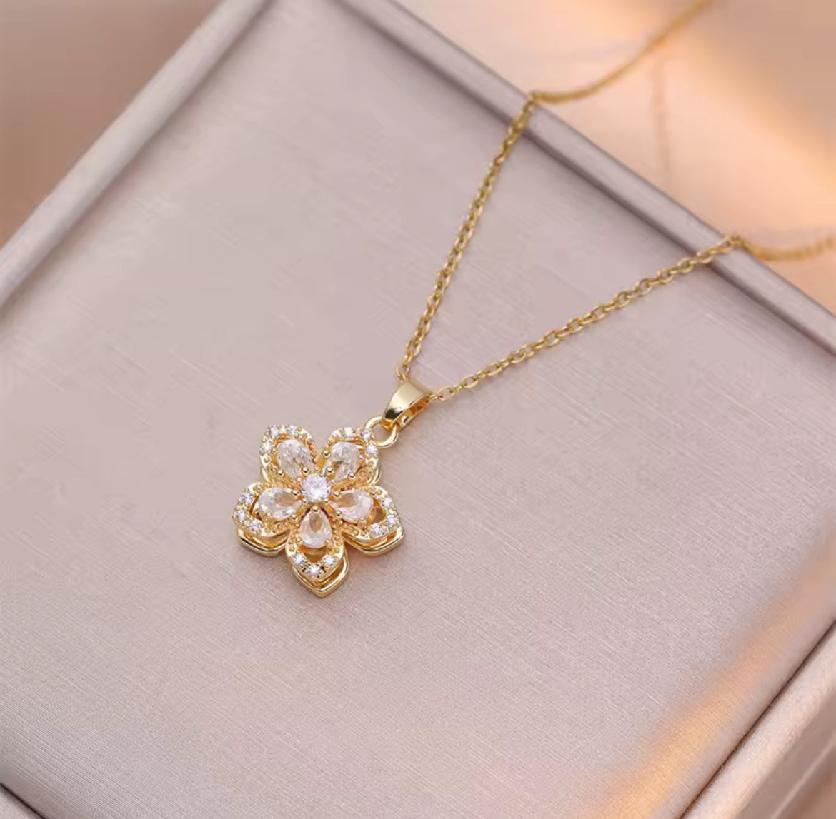 Collar Flor giratorio 🌸
